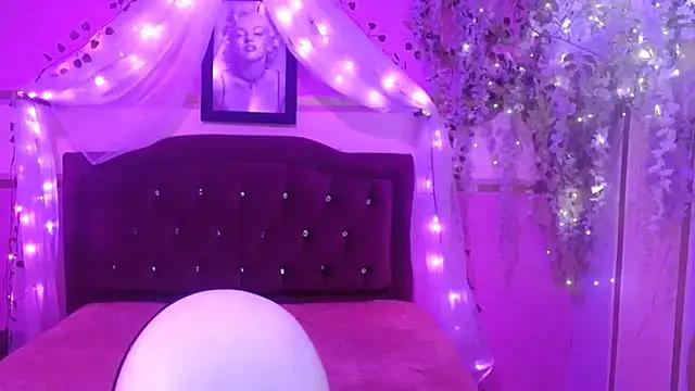 Explore our live girls sluts from our Custom and Multi clubs and checkout exclusive access to highly interactive content, such as shape, hair, titties, pussy type and many more.