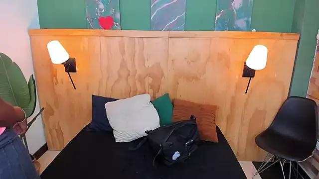 Explore our live girls sluts from our Custom and Multi clubs and checkout exclusive access to highly interactive content, such as shape, hair, titties, pussy type and many more.