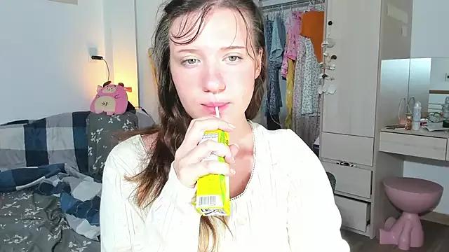 HanahW from StripChat