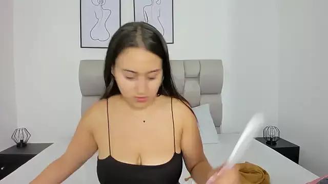 Hanna_Evans__ from StripChat