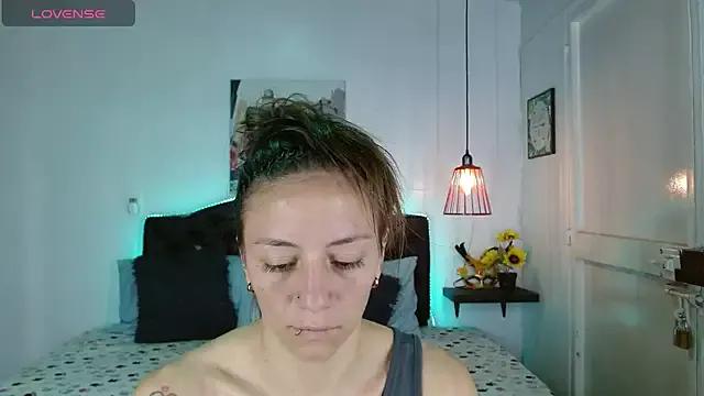 Explore our live girls sluts from our Custom and Multi clubs and checkout exclusive access to highly interactive content, such as shape, hair, titties, pussy type and many more.