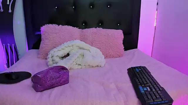 Explore our live girls sluts from our Custom and Multi clubs and checkout exclusive access to highly interactive content, such as shape, hair, titties, pussy type and many more.