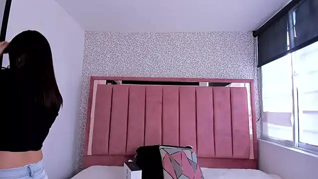 Explore our live girls sluts from our Custom and Multi clubs and checkout exclusive access to highly interactive content, such as shape, hair, titties, pussy type and many more.