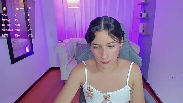 hanna_mils from StripChat