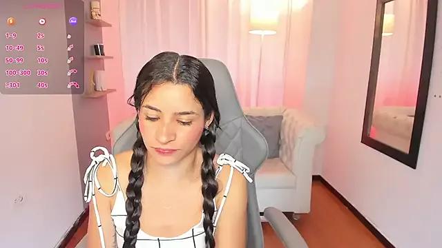 hanna_mils from StripChat