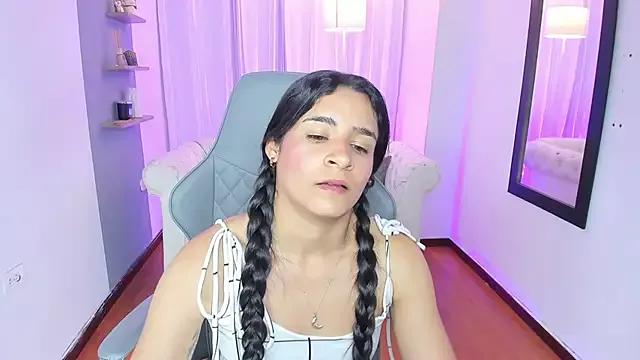 hanna_mils from StripChat