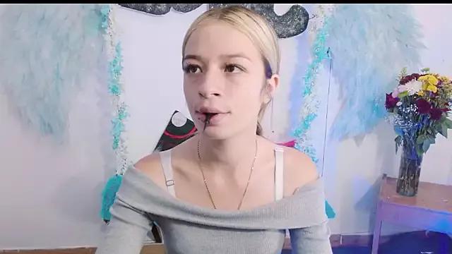 Explore our live girls sluts from our Custom and Multi clubs and checkout exclusive access to highly interactive content, such as shape, hair, titties, pussy type and many more.