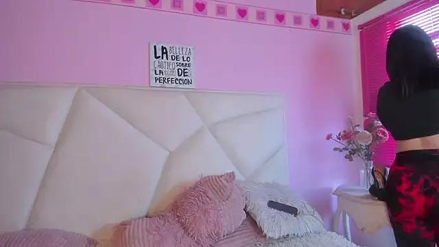 Explore our live girls sluts from our Custom and Multi clubs and checkout exclusive access to highly interactive content, such as shape, hair, titties, pussy type and many more.