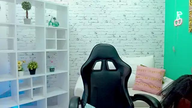 Explore our live girls sluts from our Custom and Multi clubs and checkout exclusive access to highly interactive content, such as shape, hair, titties, pussy type and many more.