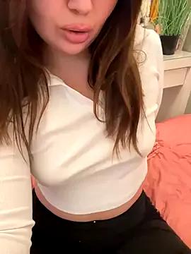 HannahLondonCute from StripChat is Freechat
