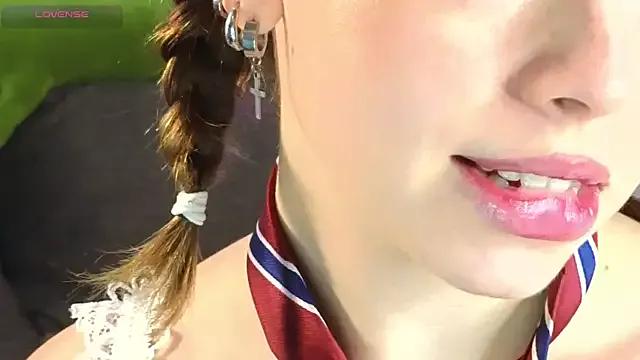 Hanny_babyy from StripChat is Freechat