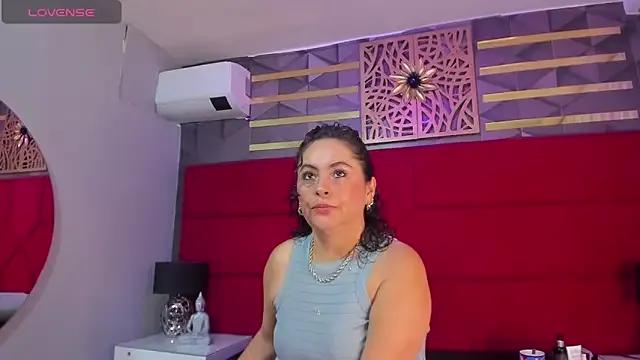 hanny_milf from StripChat
