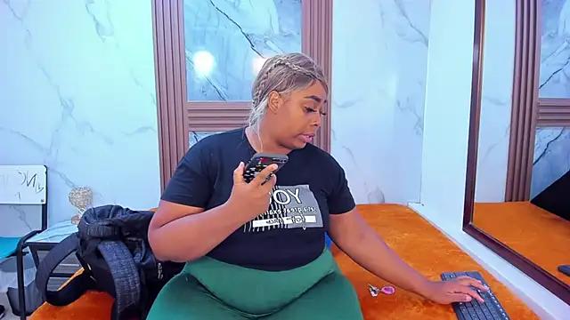 HannyMansonh from StripChat
