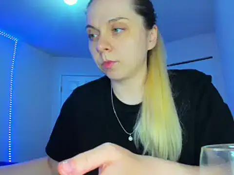 HappyIva from StripChat