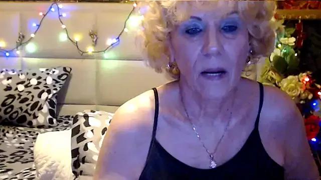HappyWomanOn from StripChat