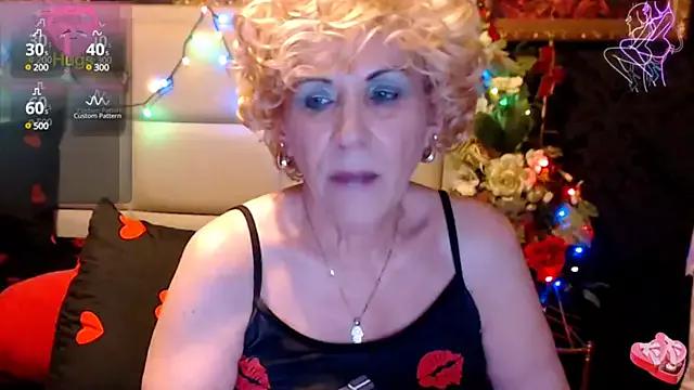 HappyWomanOn from StripChat