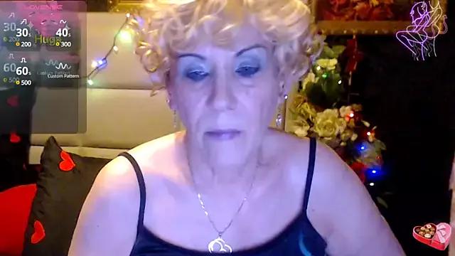 HappyWomanOn from StripChat