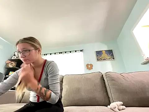 Hatgirl69 from StripChat is Freechat