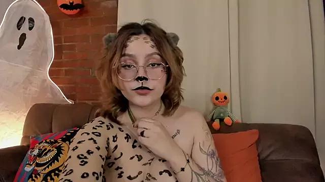 Hazelbrownn2000 from StripChat is Freechat