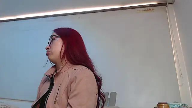 Helen_kitten from StripChat