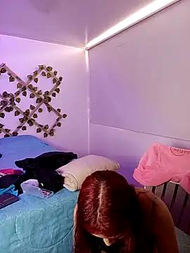 Helen_kitten from StripChat