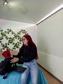 Helen_kitten from StripChat