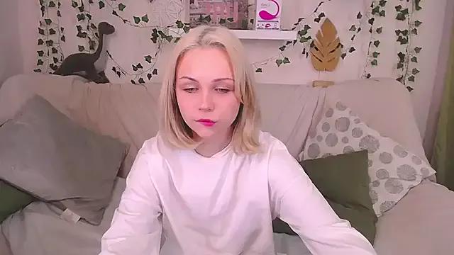 HelenCrusee from StripChat is Freechat