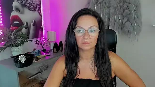HelenLuxx from StripChat