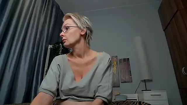 Explore our live girls sluts from our Custom and Multi clubs and checkout exclusive access to highly interactive content, such as shape, hair, titties, pussy type and many more.
