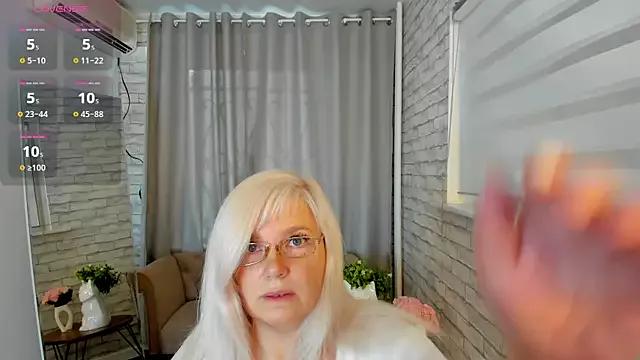 Hella_Fabel from StripChat