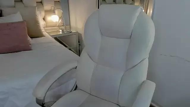 Helleamazing from StripChat