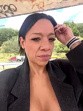 Hellen_Milffit from StripChat is Freechat
