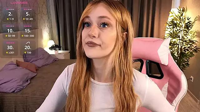HeyMonkey_ from StripChat is Freechat