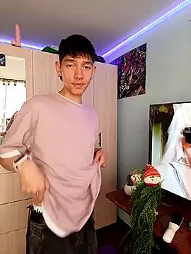 Photos of heyy_noah11 from StripChat is Freechat