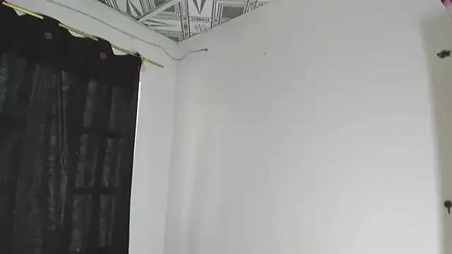 highandhorny33 from StripChat