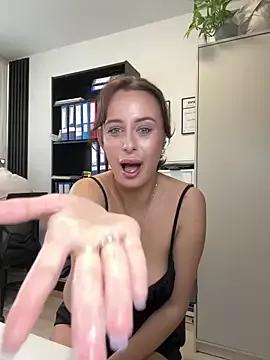 Hii_Lolla from StripChat