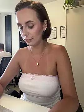 Hii_Lolla from StripChat