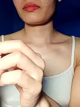 Hinna_x from StripChat
