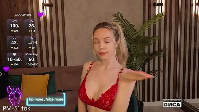 Holl1Would from StripChat