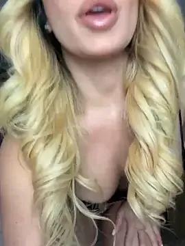 Holli_woul from StripChat