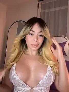 Holli_woul from StripChat