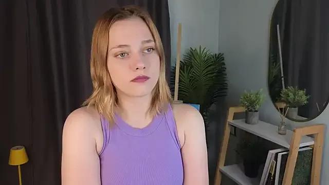 HollieCollelo from StripChat