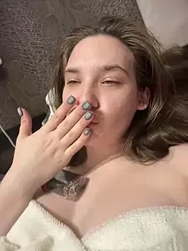 Holly_Molii from StripChat