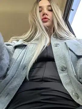 Holly_Molii from StripChat