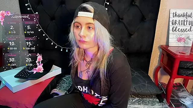 HollyWould__ from StripChat is Freechat