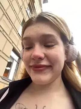 Honey___Hot from StripChat is Freechat