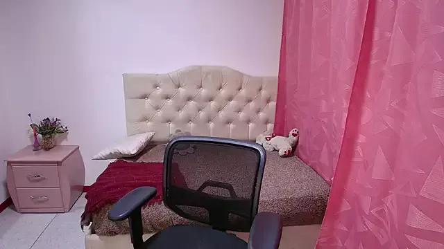 Explore our live girls sluts from our Custom and Multi clubs and checkout exclusive access to highly interactive content, such as shape, hair, titties, pussy type and many more.