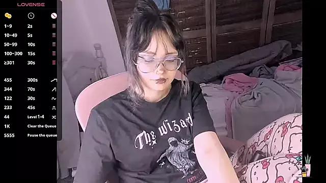Honeyapplealaska from StripChat is Freechat
