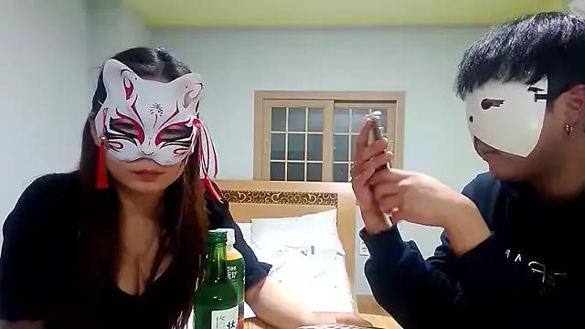honeybeeco from StripChat is Freechat