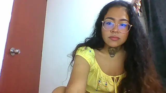 Explore our live girls sluts from our Custom and Multi clubs and checkout exclusive access to highly interactive content, such as shape, hair, titties, pussy type and many more.